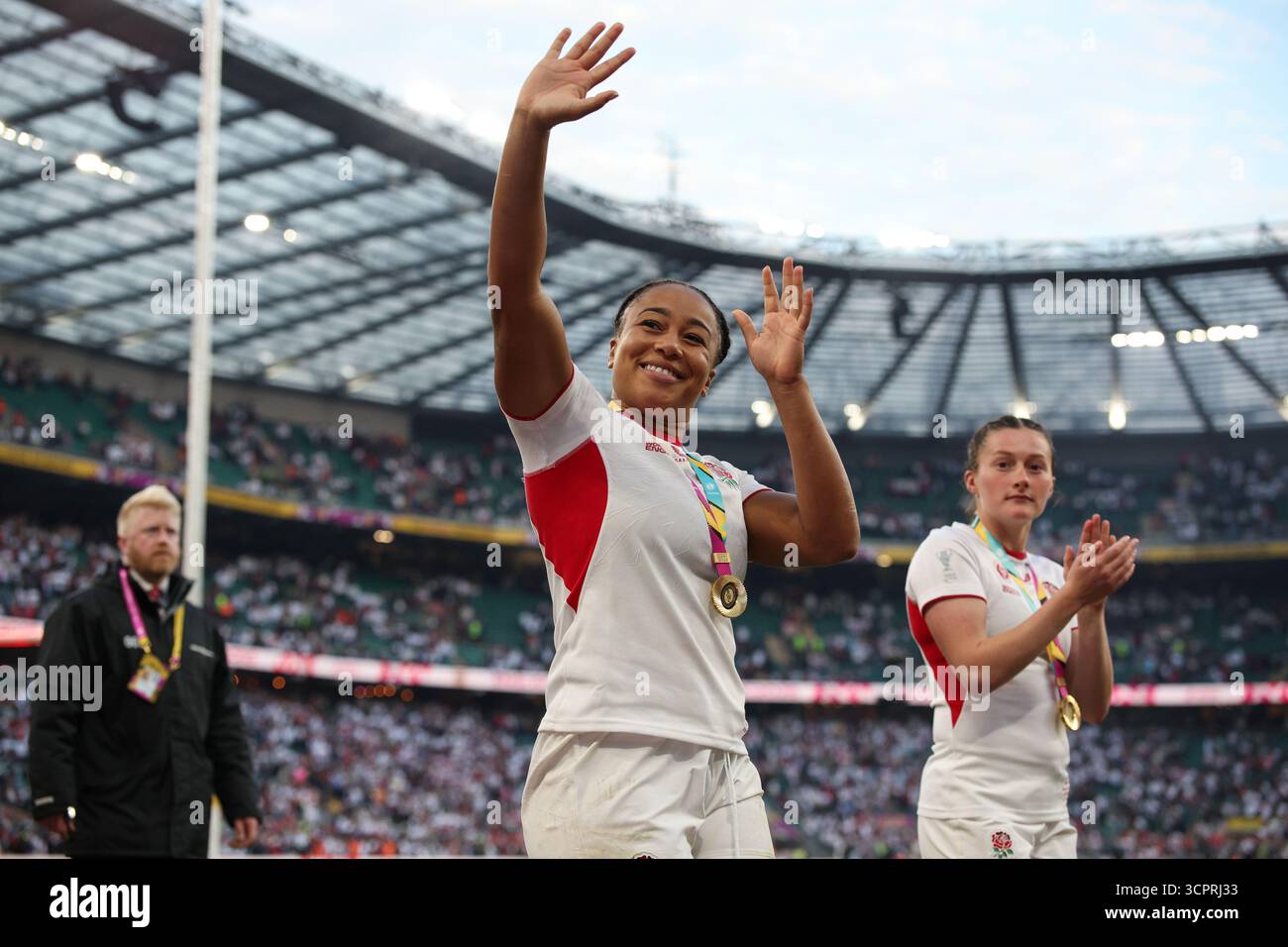 LONDRA, Regno Unito - 27 settembre 2025: L'Inghilterra Sadia Kabeya riconosce la folla dopo la finale della Coppa del mondo di rugby femminile tra Canada e Inghilterra all'Allianz Stadium (credito: Craig Mercer/ Alamy Live News) Foto Stock