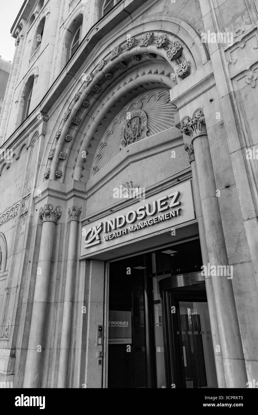 Ginevra, Svizzera - 24 marzo 2022: Cartello d'ingresso presso Indosuez Wealth Management, il ramo di gestione patrimoniale del gruppo Credit agricole a Ginevra. Foto Stock