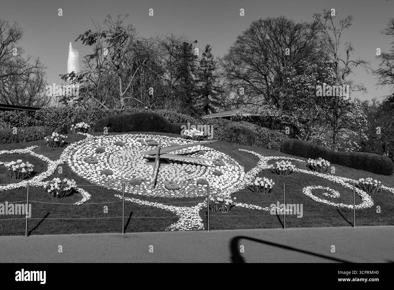 Ginevra, Svizzera - 24 marzo 2022: L'horloge fleurie, o orologio dei fiori, è un orologio dei fiori all'aperto situato sul lato occidentale del Jardin Anglais Foto Stock