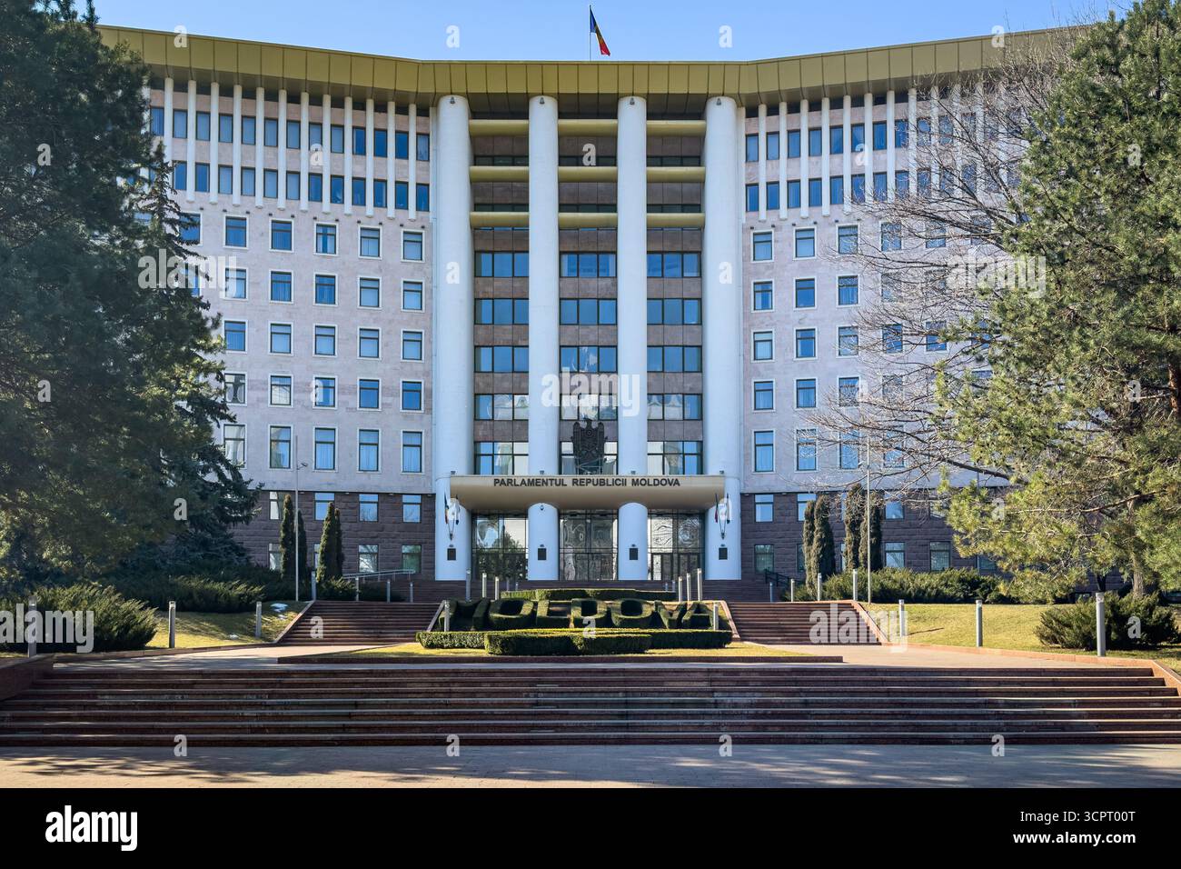 Facciata dell'edificio del Parlamento della Repubblica di Moldova a Chisinau Foto Stock