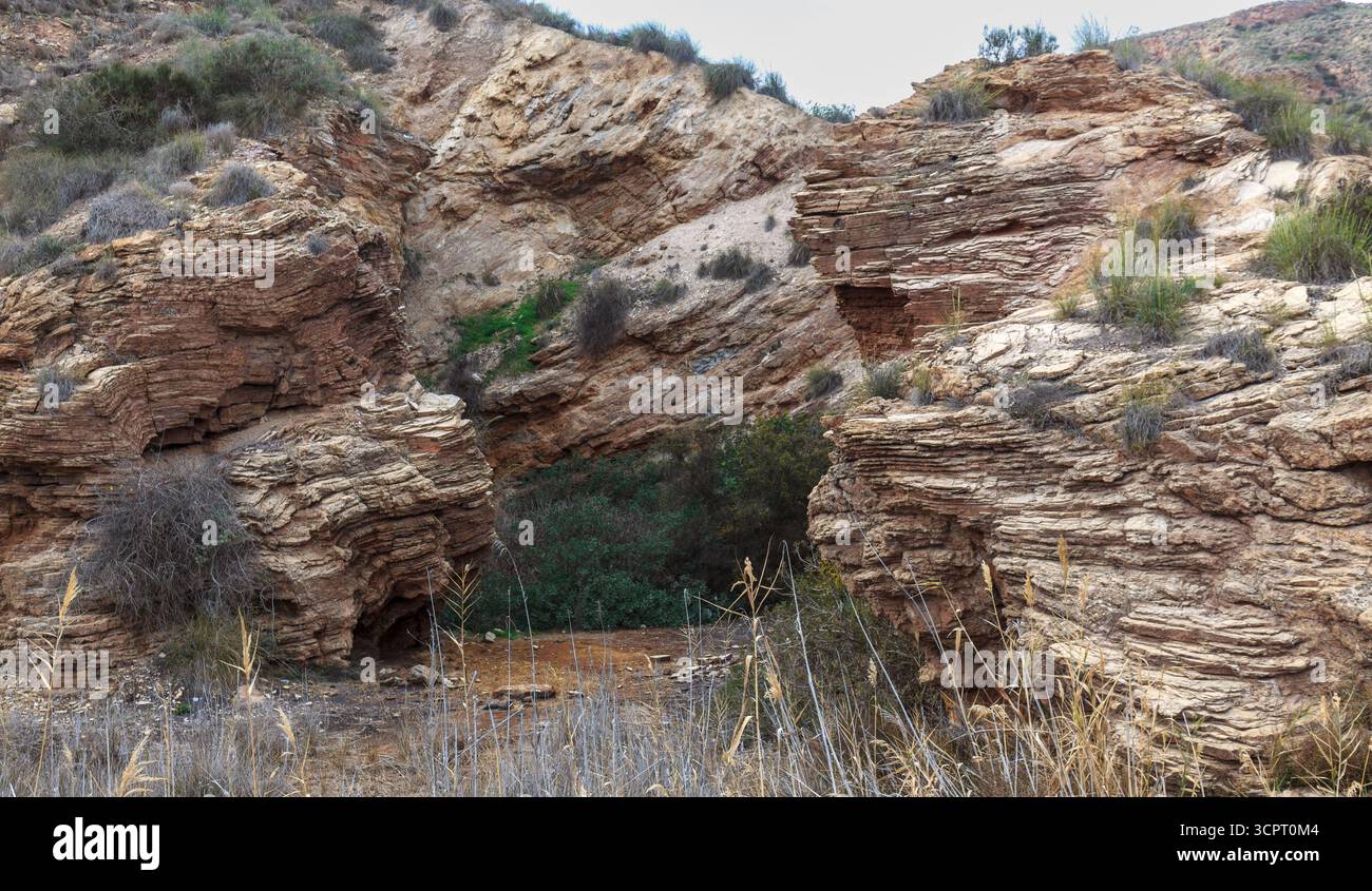 Acqua e vento hanno scolpito rocce in forme stravaganti attraverso il paesaggio Foto Stock