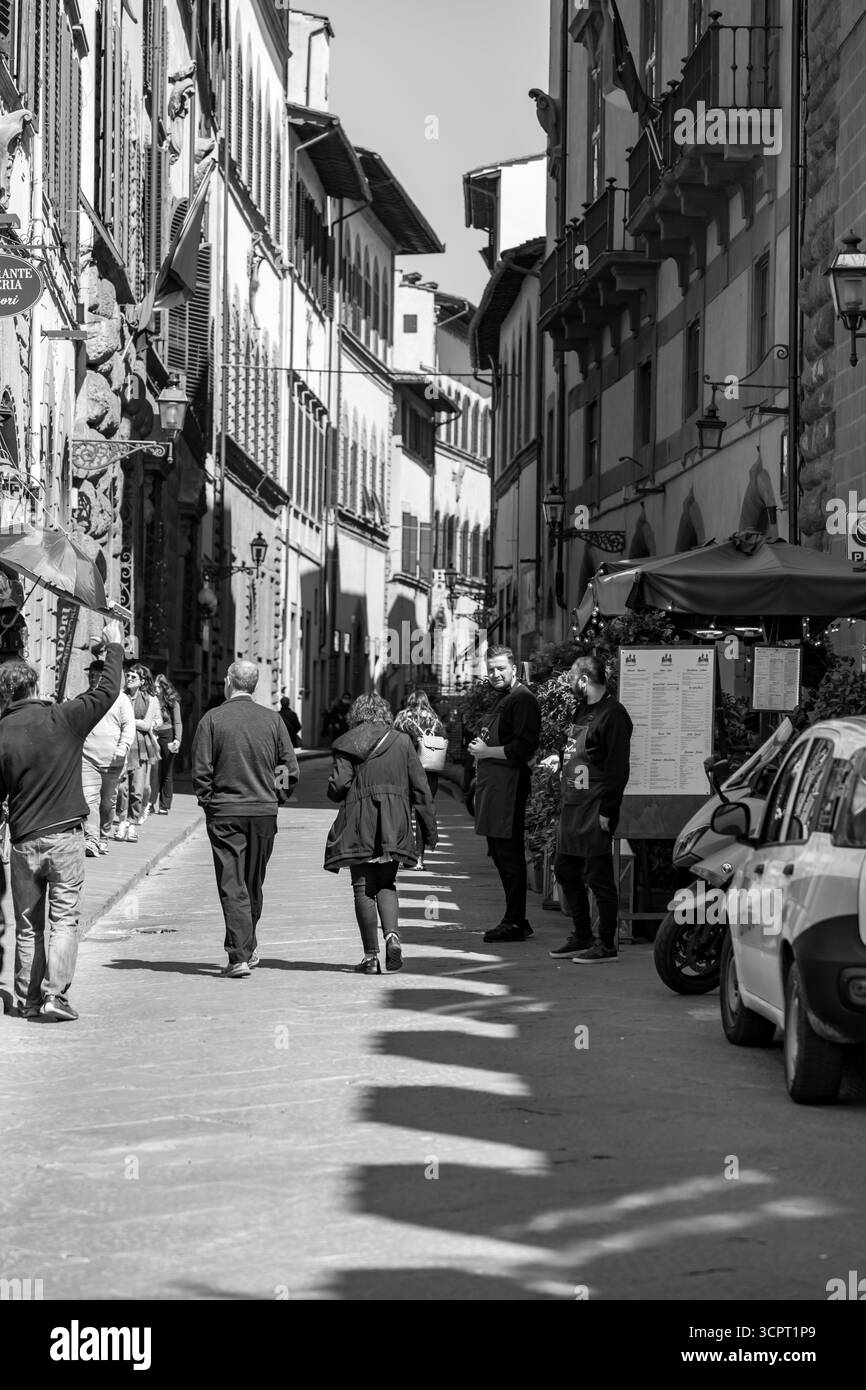 Firenze, Italia - 5 aprile 2022: Architettura tipica e vista sulla strada a Firenze, Toscana, Italia. Foto Stock