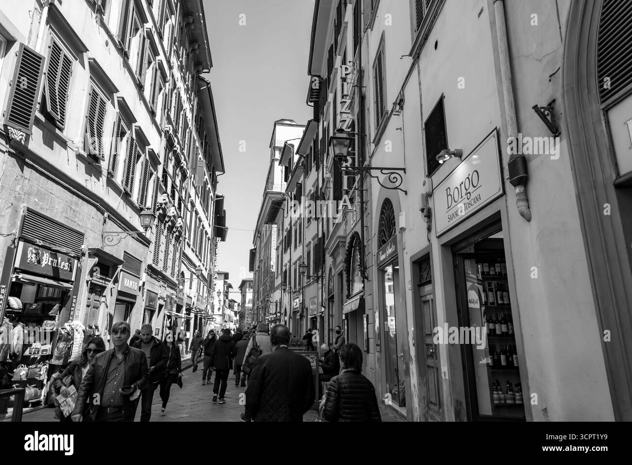 Firenze, Italia - 5 aprile 2022: Architettura tipica e vista sulla strada a Firenze, Toscana, Italia. Foto Stock