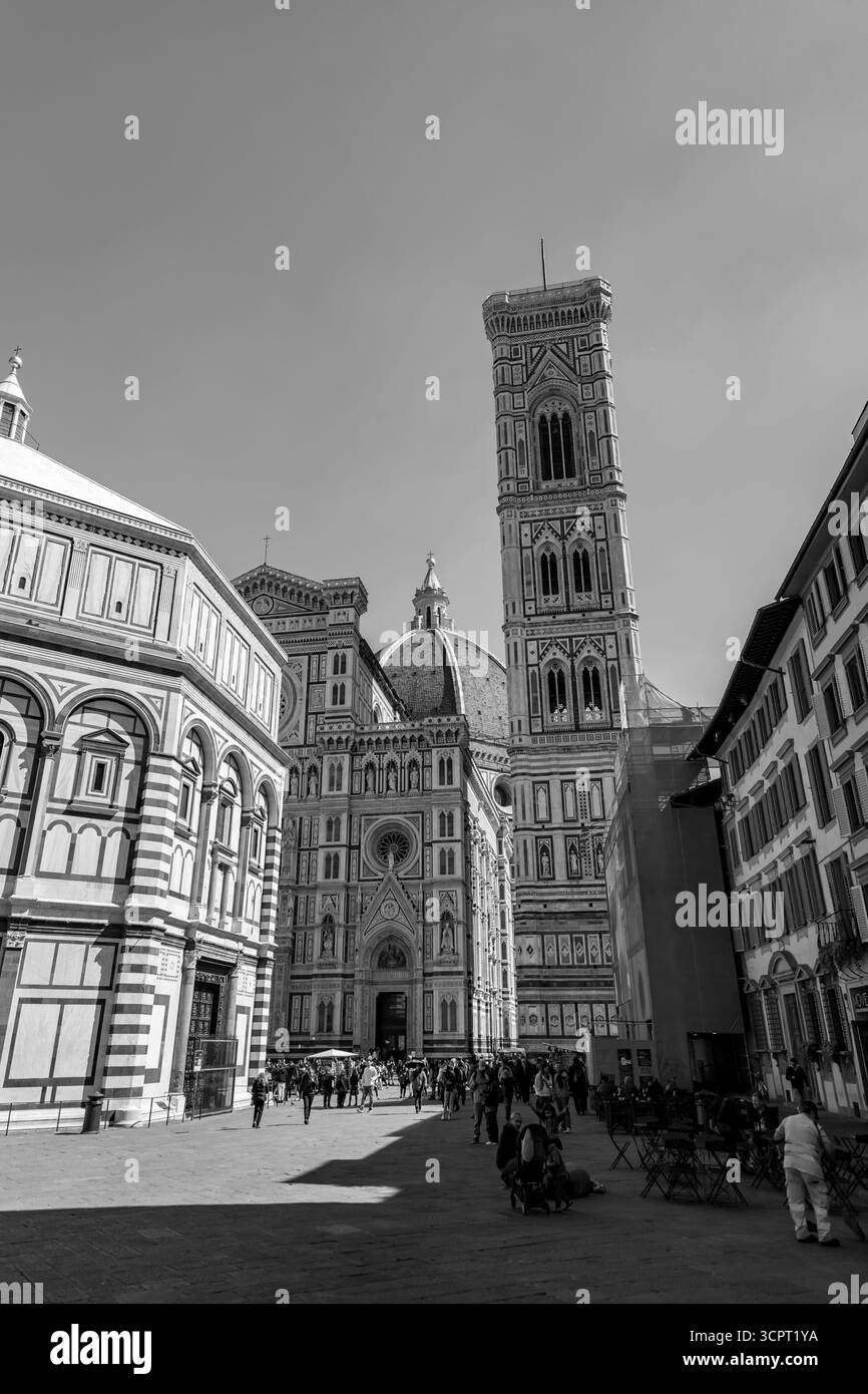Firenze, Italia - 5 aprile 2022: Architettura tipica e vista sulla strada a Firenze, Toscana, Italia. Foto Stock