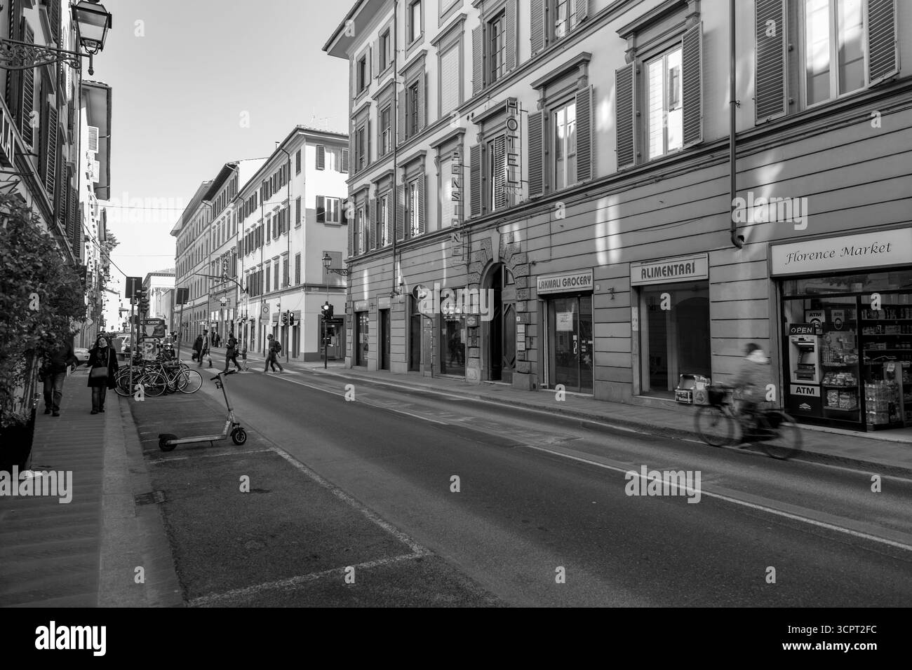 Firenze, Italia - 5 aprile 2022: Architettura tipica e vista sulla strada a Firenze, Toscana, Italia. Foto Stock