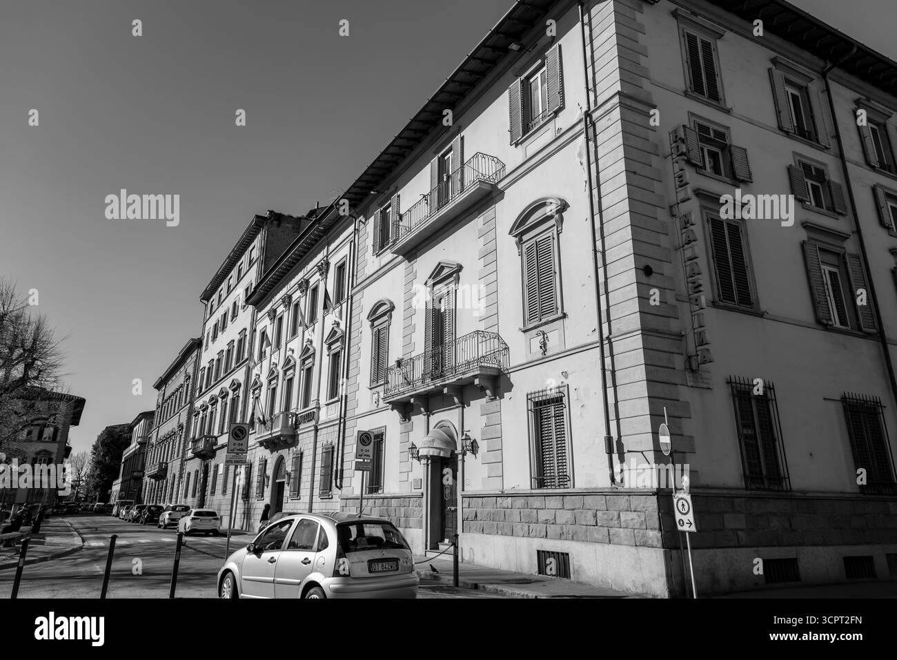 Firenze, Italia - 5 aprile 2022: Architettura tipica e vista sulla strada a Firenze, Toscana, Italia. Foto Stock