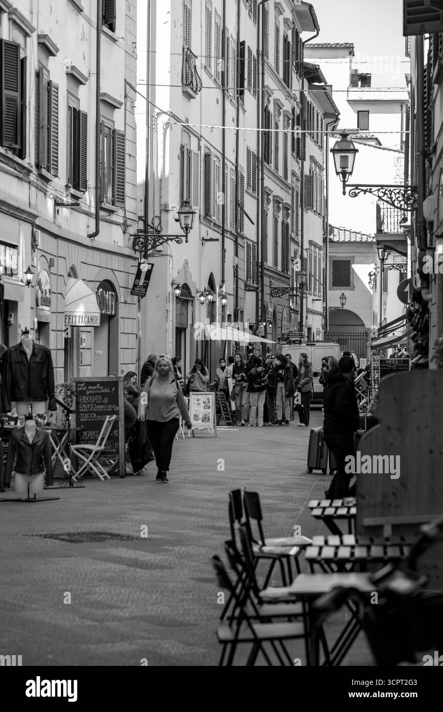 Firenze, Italia - 5 aprile 2022: Architettura tipica e vista sulla strada a Firenze, Toscana, Italia. Foto Stock