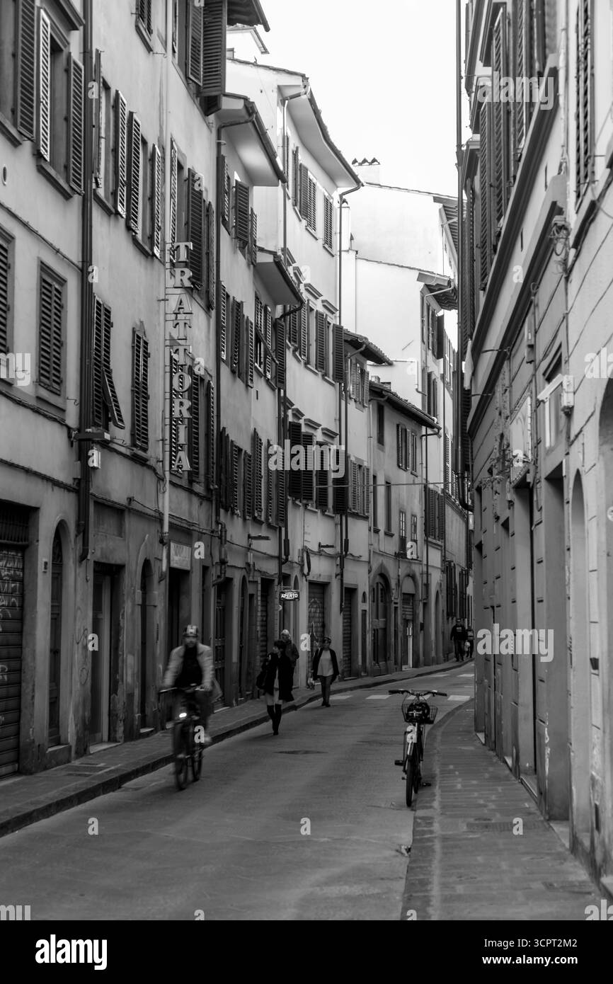 Firenze, Italia - 5 aprile 2022: Architettura tipica e vista sulla strada a Firenze, Toscana, Italia. Foto Stock