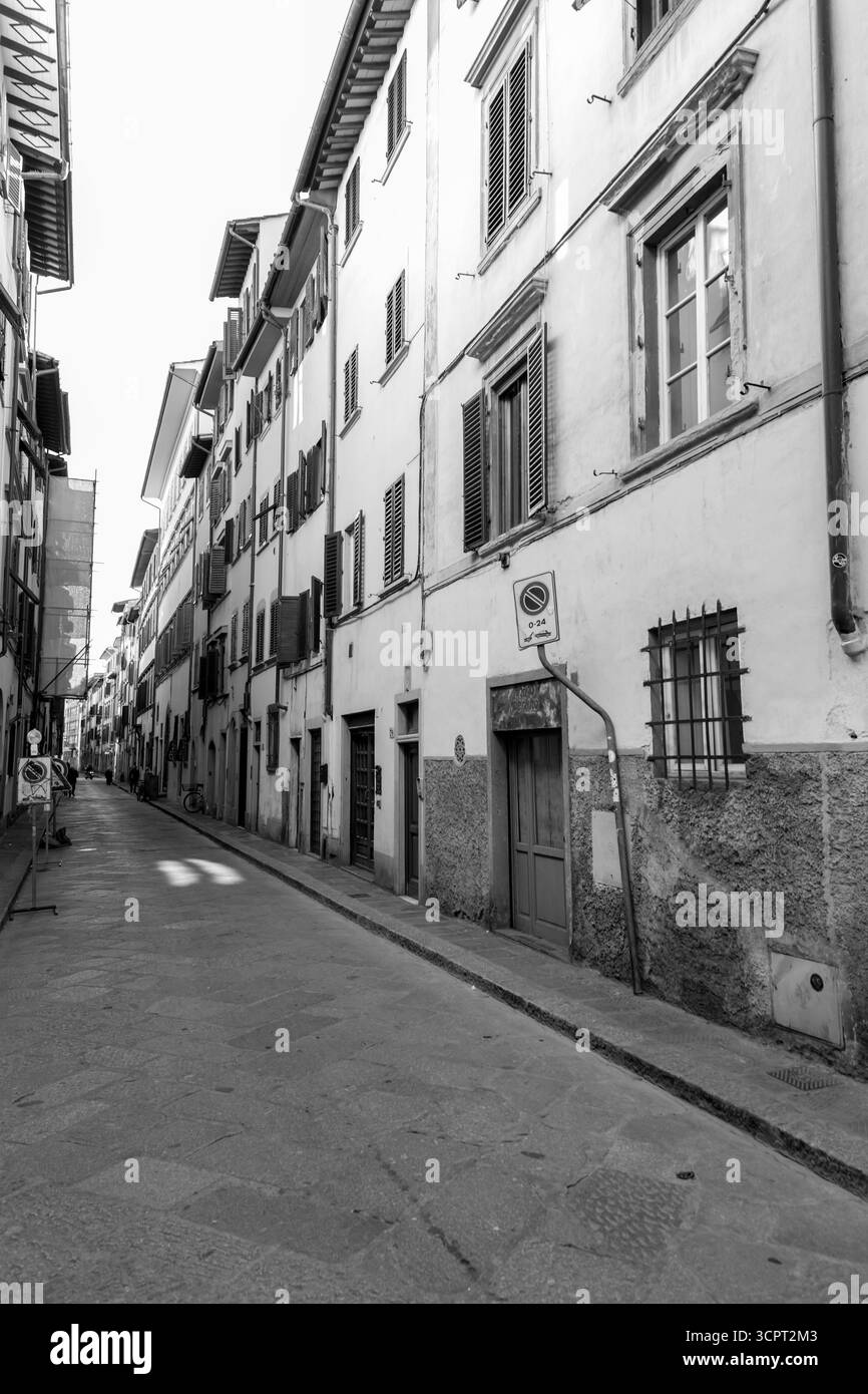 Firenze, Italia - 5 aprile 2022: Architettura tipica e vista sulla strada a Firenze, Toscana, Italia. Foto Stock