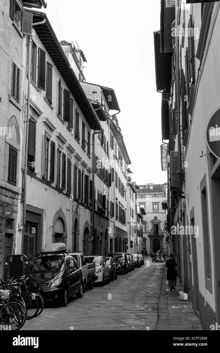 Firenze, Italia - 5 aprile 2022: Architettura tipica e vista sulla strada a Firenze, Toscana, Italia. Foto Stock