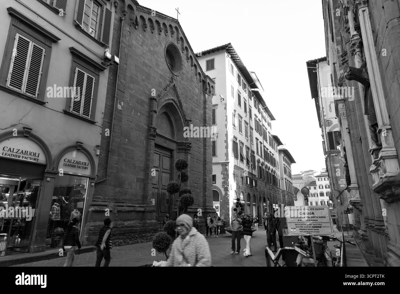 Firenze, Italia - 5 aprile 2022: Architettura tipica e vista sulla strada a Firenze, Toscana, Italia. Foto Stock