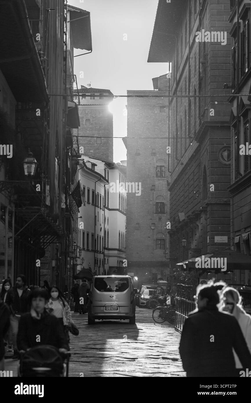 Firenze, Italia - 5 aprile 2022: Architettura tipica e vista sulla strada a Firenze, Toscana, Italia. Foto Stock