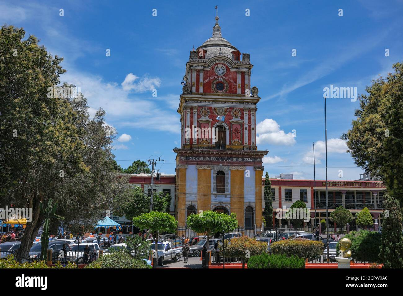Solola, Guatemala - 20 luglio 2025: Torre centroamericana situata nel Parco centrale di Solola, Guatemala. Foto Stock