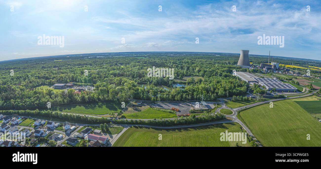 Veduta aerea di Gundremmingen nel distretto di Günzburg in Svevia, guardando verso la centrale nucleare dismessa Foto Stock