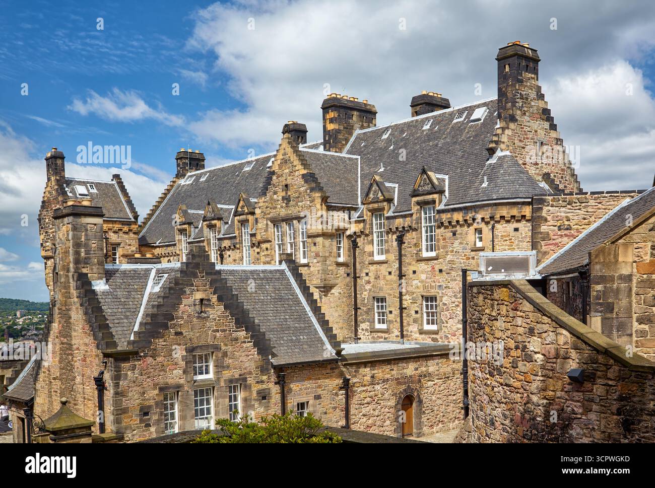 Vecchio edificio dell'Edinburgh Castle Hospital situato nel cortile occidentale all'interno del Castello di Edimburgo. Edimburgo. Scozia Foto Stock