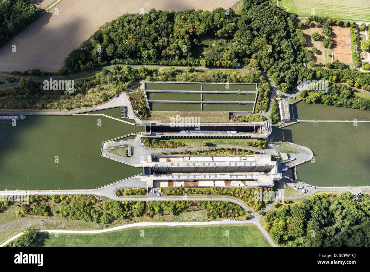 Serratura, Uelzen, gruppo serratura, doppia chiusura, Elba canale laterale, vie navigabili interne, trasporti, logistica, canale, artificiale, via d'acqua, camera di blocco, antenna vi Foto Stock