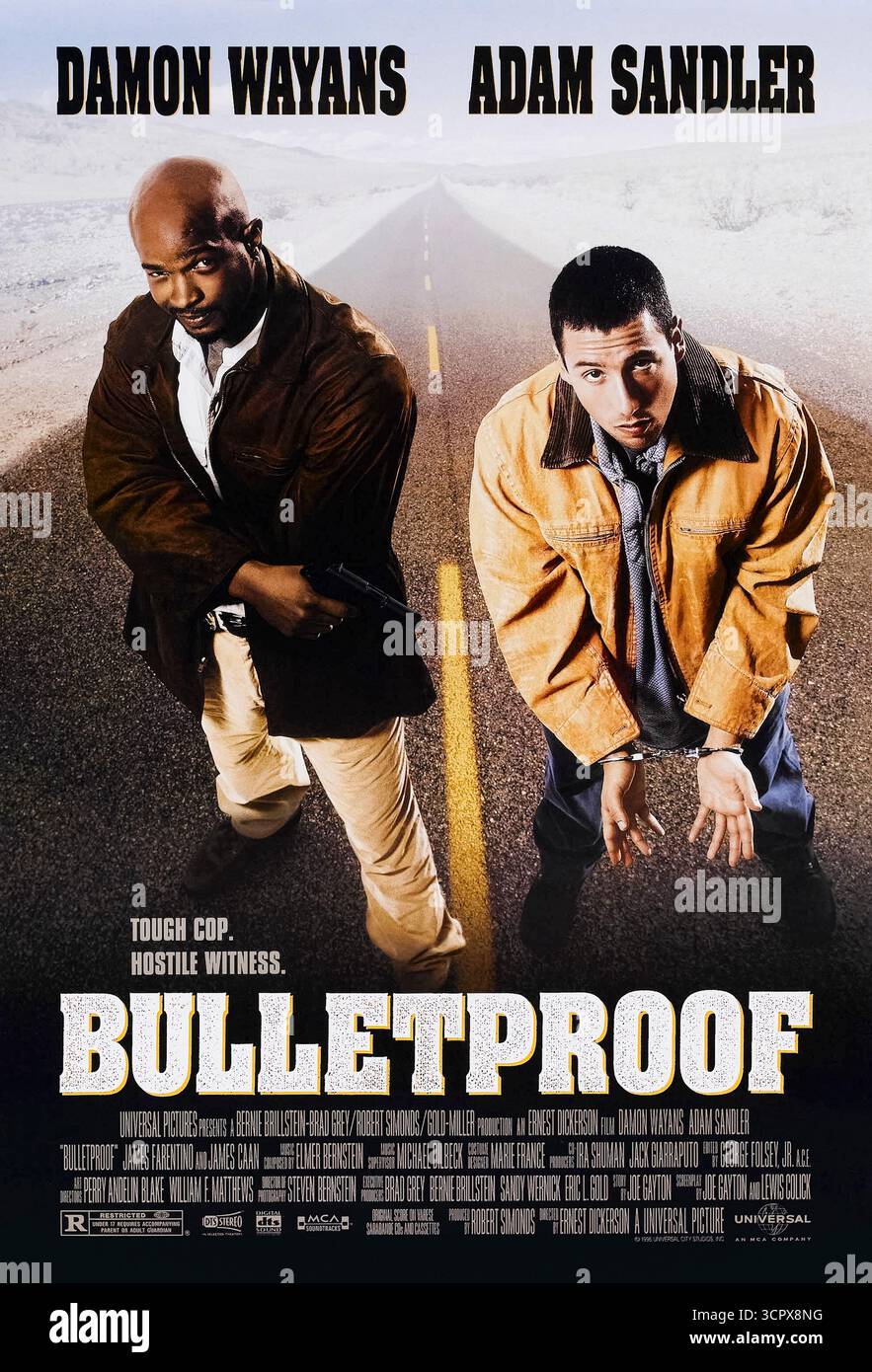 Bulletproof (1996) diretto da Ernest R. Dickerson e interpretato da Damon Wayans, Adam Sandler e James Caan. Un poliziotto sotto copertura e il suo ex migliore amico diventano partner in fuga da un signore della droga. Fotografia di un poster originale del 1996 USA a un foglio SOLO PER USO EDITORIALE. Crediti: BFA / Universal Pictures Foto Stock