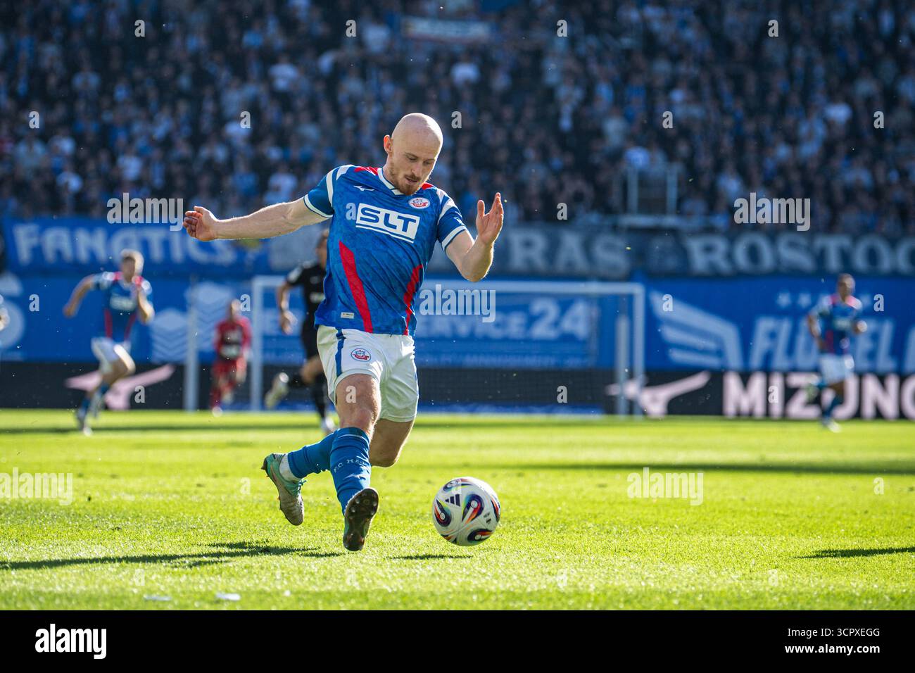 Rostock, Germania 27. 3 settembre 2025. Liga - 2025/2026 - FC Hansa Rostock vs. TSV Havelse Im Bild: Maximilian Krauß/Krauss (Hansa Rostock) /// le normative DFB vietano qualsiasi uso di fotografie come sequenze di immagini e/o quasi-video. /// Foto Stock