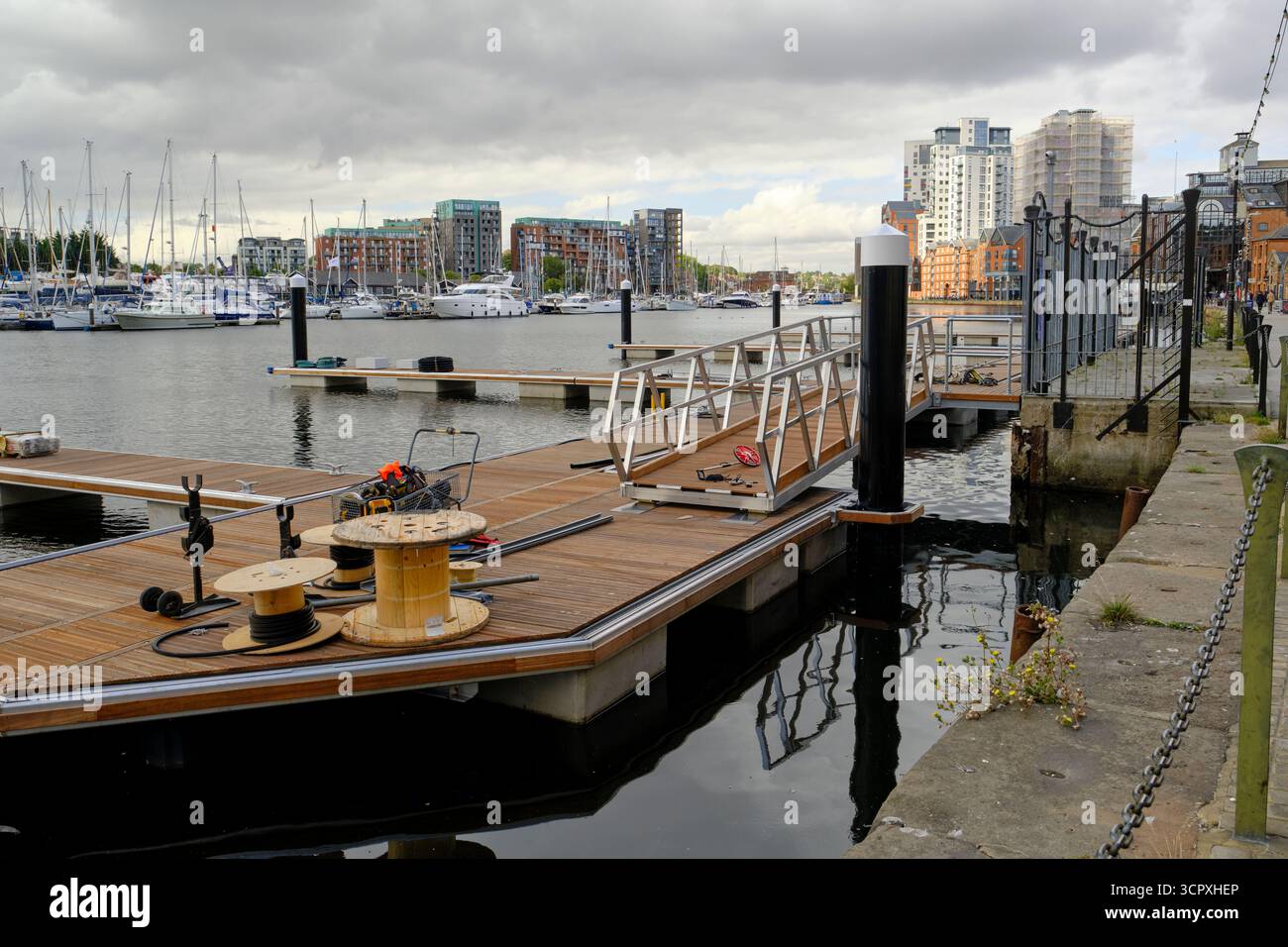 Nuovi pontoni in costruzione durante il progetto di ristrutturazione ABP presso Neptune Marina, Ipswich, Suffolk, Inghilterra, Regno Unito Foto Stock
