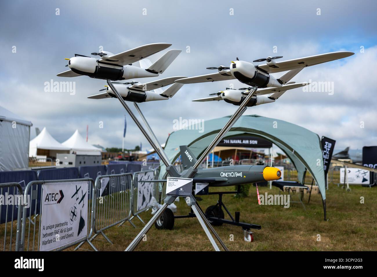 Believer Swarm Drones in mostra al Royal International Air Tattoo 2025. Foto Stock