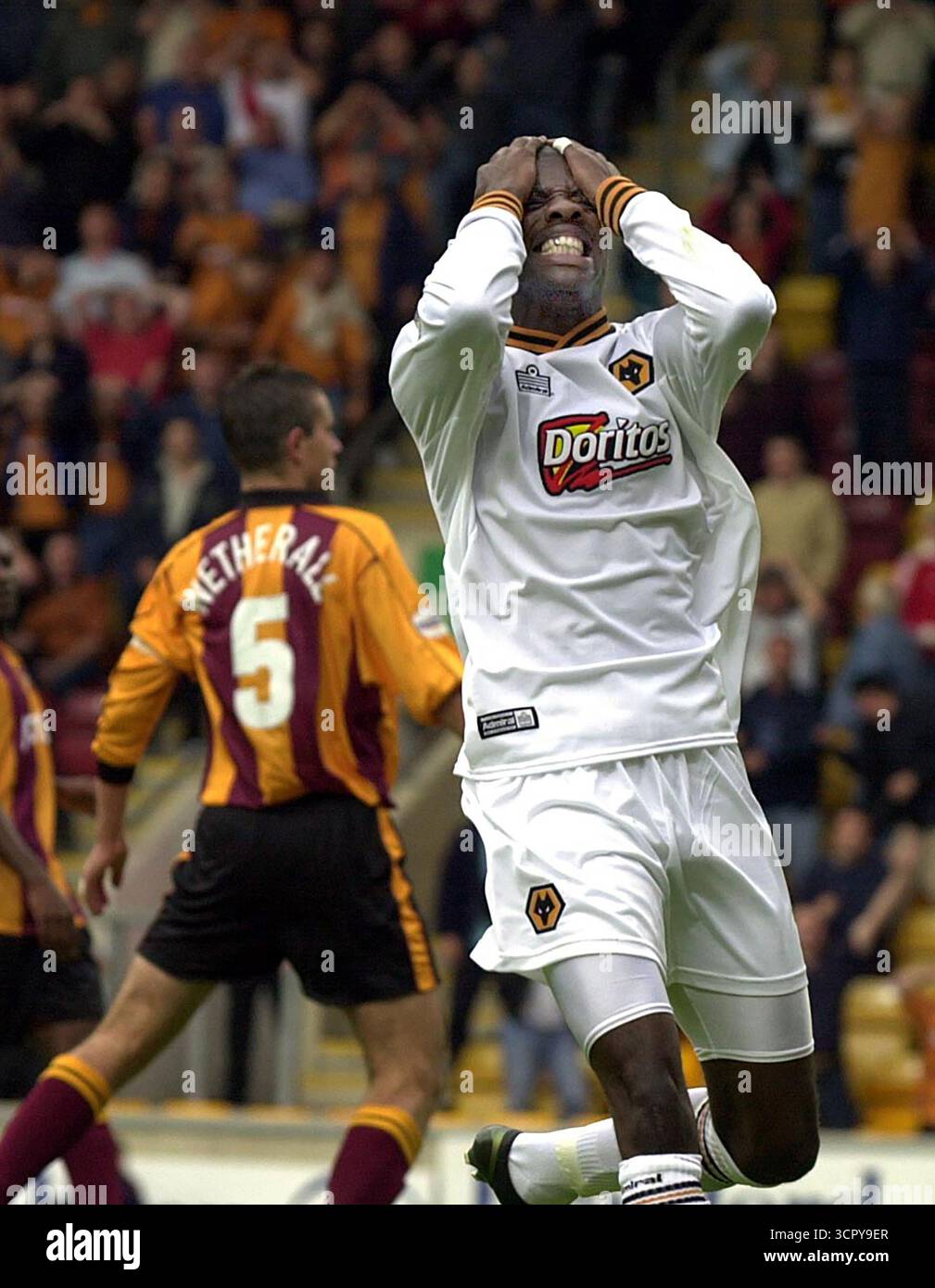 Il calciatore dei lupi George Ndah. Bradford City V Wolverhampton Wanderers, 11 agosto 2002 Foto Stock Il calciatore dei lupi George Ndah. Bradford City V Wolverhampton Wanderers, 11 agosto 2002 Foto Stock