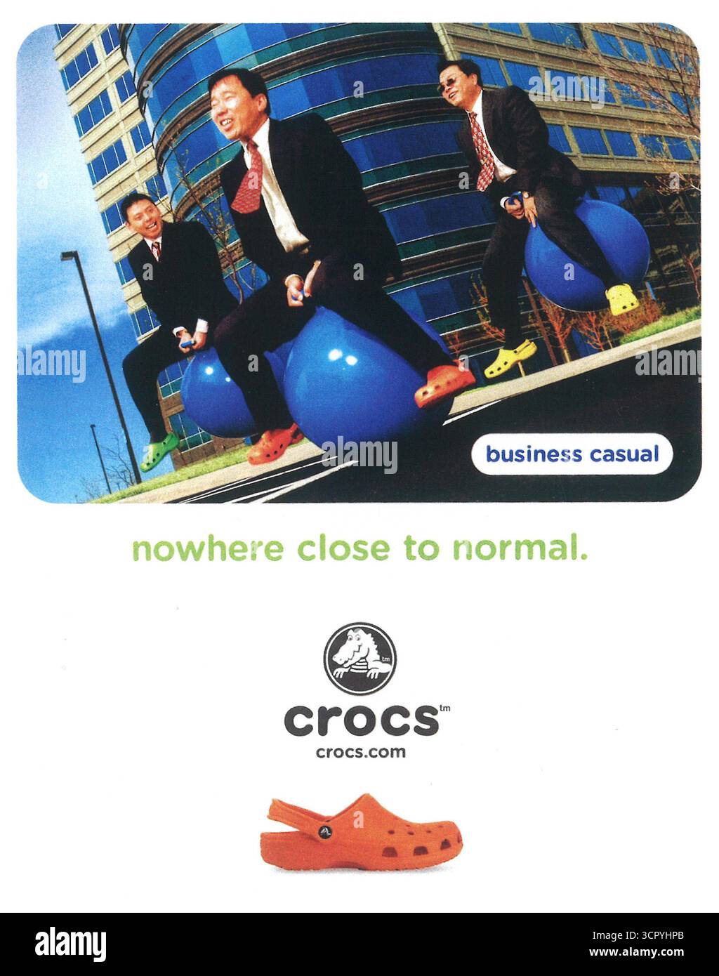 Annuncio Crocs del 2006 con lo slogan "business casual nowhere near the normal" Foto Stock