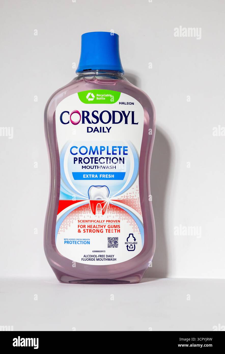 Collutorio in corsodil per una protezione completa Foto Stock