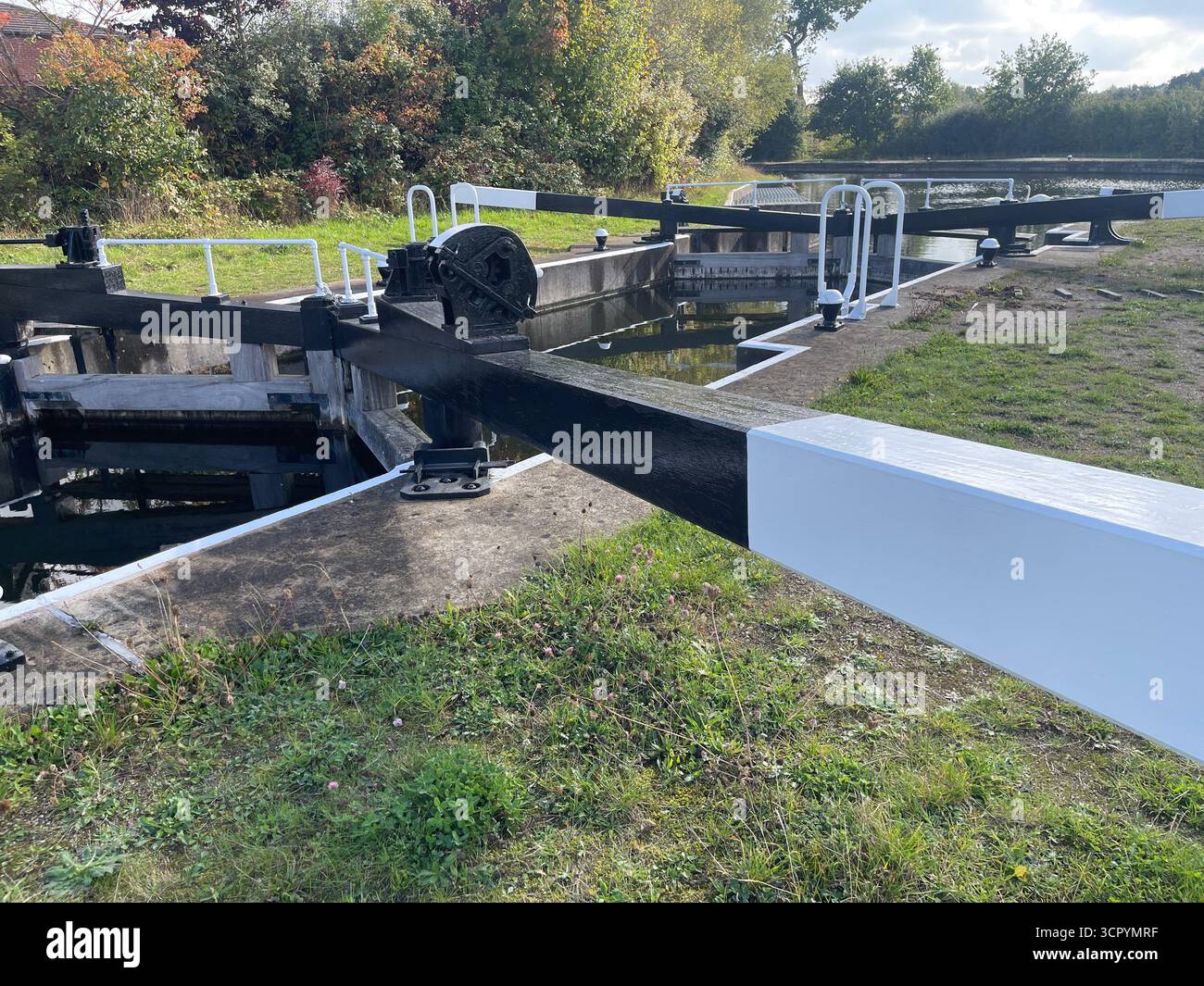 Ashby Canal Lock Gate e Moira Furnace, Moira ai confini del Derbyshire e del Leicestershire.England.UK - Immagine stock catturata con smartphone