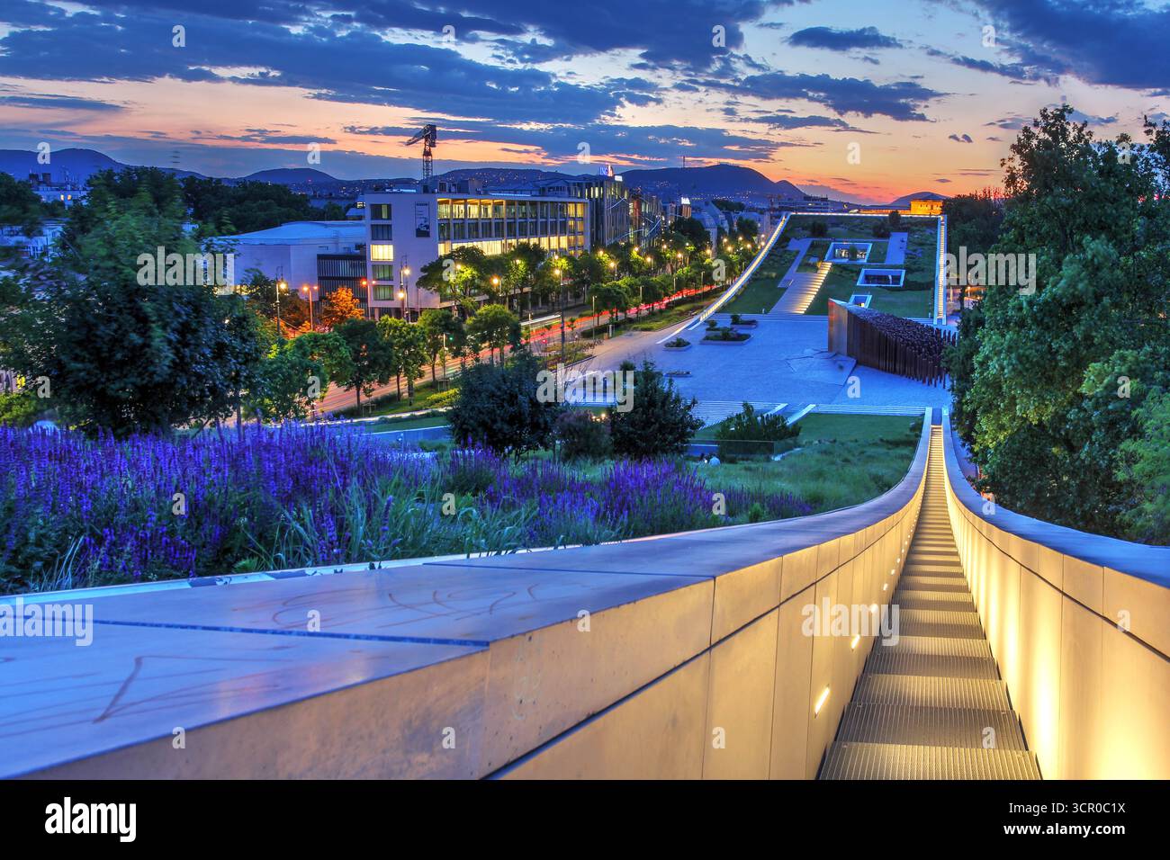 Progettato dall'architetto Napur e terminato nel 2022, il nuovo Museo etnografico si trova nel grande parco cittadino, in cui si fonde quasi senza soluzione di continuità Foto Stock