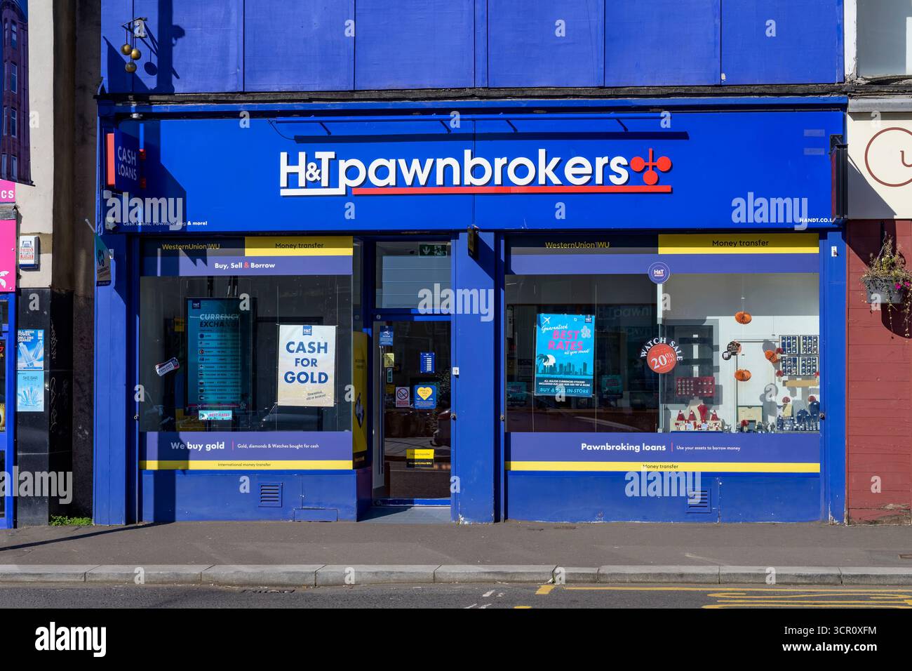 Harvey e Thompson pewnbrokers shopfront, Kilmarnock Road, Shawlands, Glasgow Foto Stock