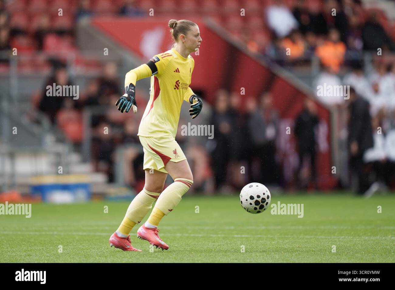 Liverpool vs Manchester United Women's Super League ST HELENS, INGHILTERRA - 28 settembre: Rafaela Borggrafe di Liverpool durante la partita di Coppa di Lega femminile tra Liverpool e Manchester United al St Helens Stadium il 28 settembre 2025 a St Helens, Inghilterra. Foto Stock