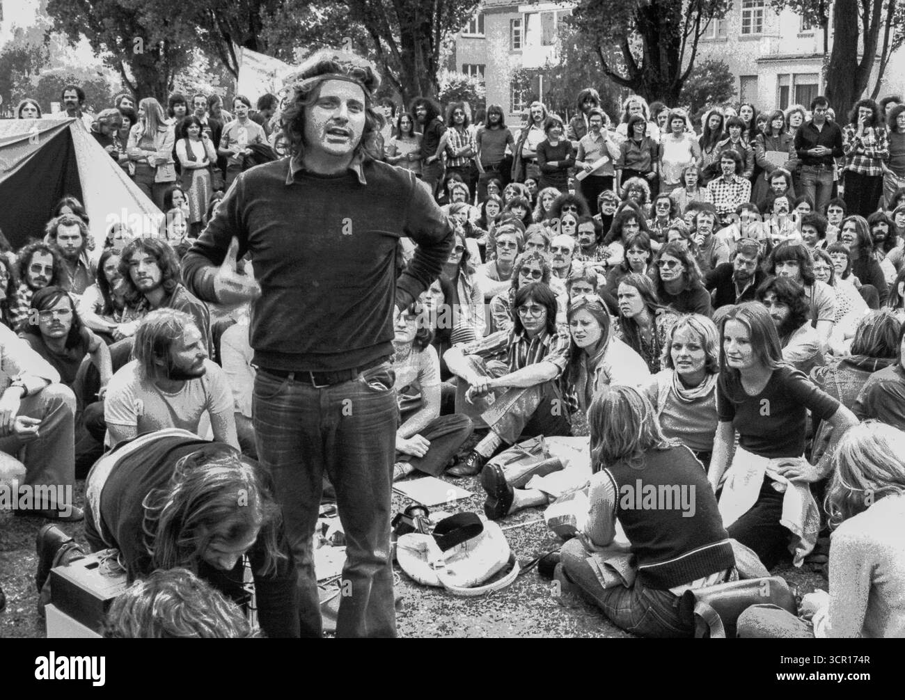 Daniel Cohn-Bendit parla allo sciopero della fame a sostegno del prigioniero Gerhard Strecker, falsamente accusato di omicidio, Francoforte, Germania Foto Stock