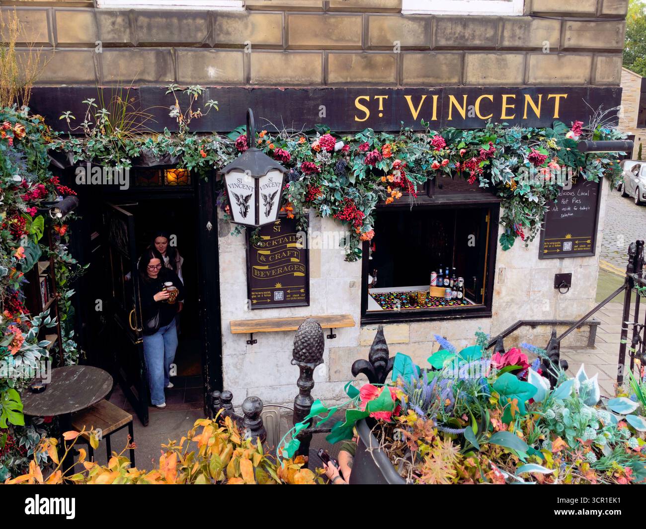 Pub St. Vincent, Edimburgo, Scozia - Immagine stock catturata con smartphone