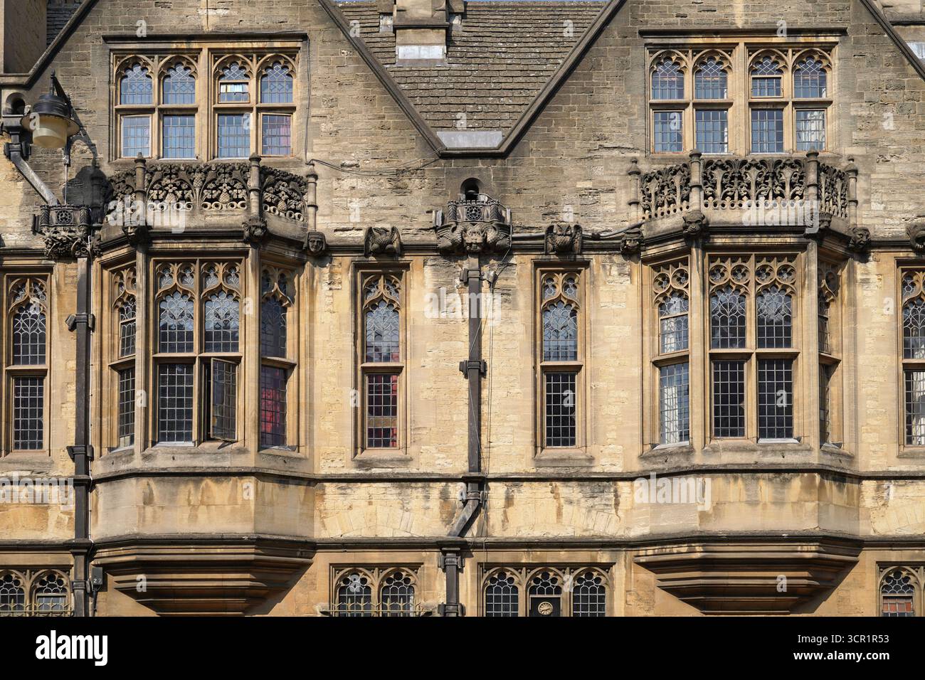 Università di Oxford, Inghilterra, tipico edificio del college in stile gotico con finestre in vetro al piombo, Brasenose College Foto Stock