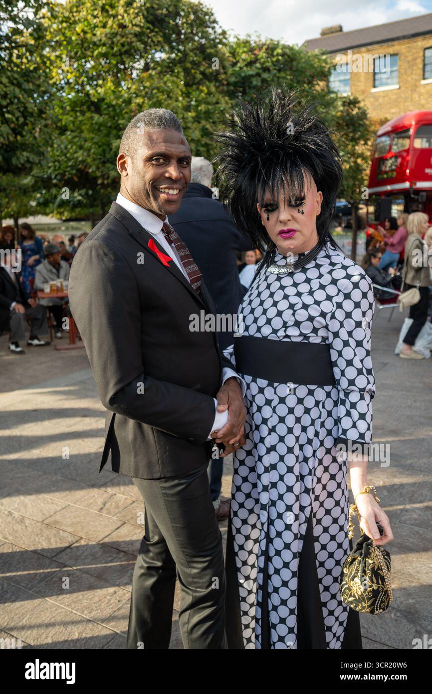 Londra, Regno Unito, 27 settembre 2025, il principale evento vintage del Regno Unito, il Classic Car Boot sale, si è svolto sabato 27 e domenica 28 settembre, segnando 10 anni di celebrazioni vintage a King’s Cross. Con un mix curato di moda vintage, auto d'epoca e shopping sostenibile, l'evento riprenderà ancora una volta Granary Square, Lewis Cubitt Square e Coal Drops Yard., Andrew Lalchan Photography/Alamy Live News Foto Stock