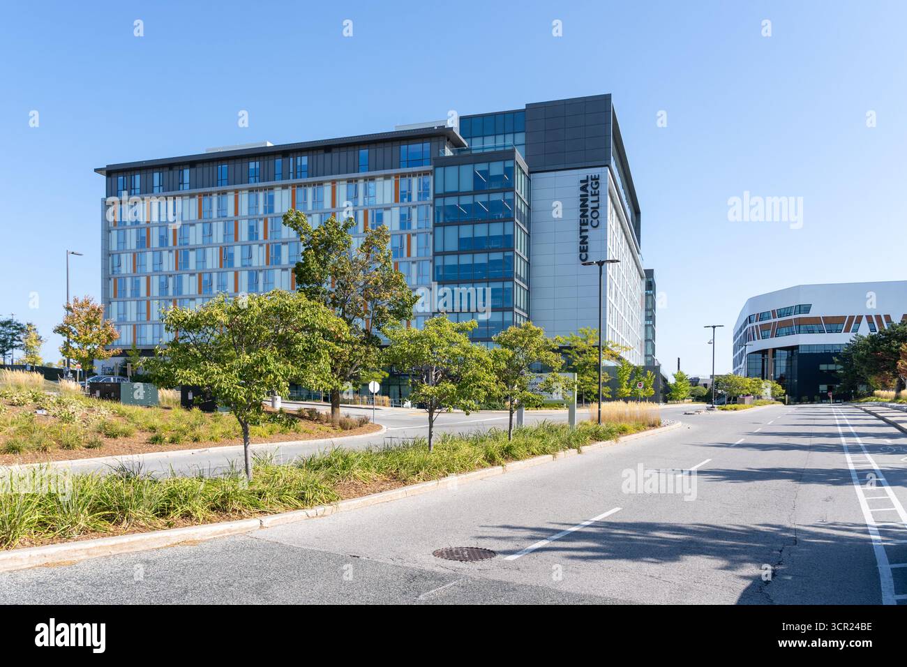 Toronto, ON, Canada - 22 settembre 2025: Vista esterna del campus di Scarborough del Centennial College a Toronto, ON, Canada. Il Centennial College of App Foto Stock