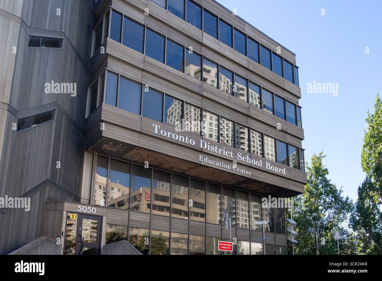 La sede del Toronto District School Board (TDSB) a Toronto. Foto Stock