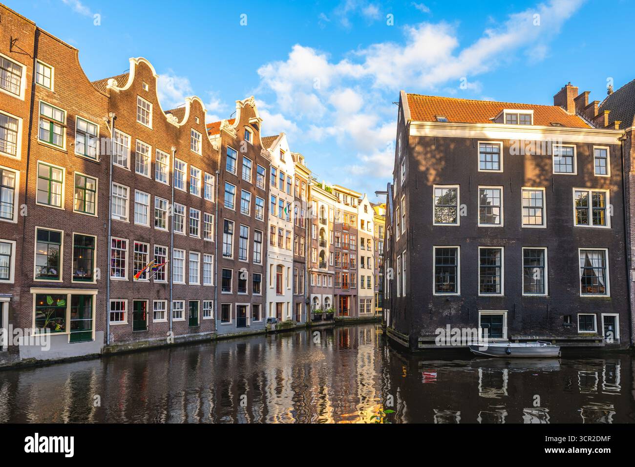 Le case si trovano direttamente sull'acqua a Vredenburgh, Amsterdam, olandese Foto Stock