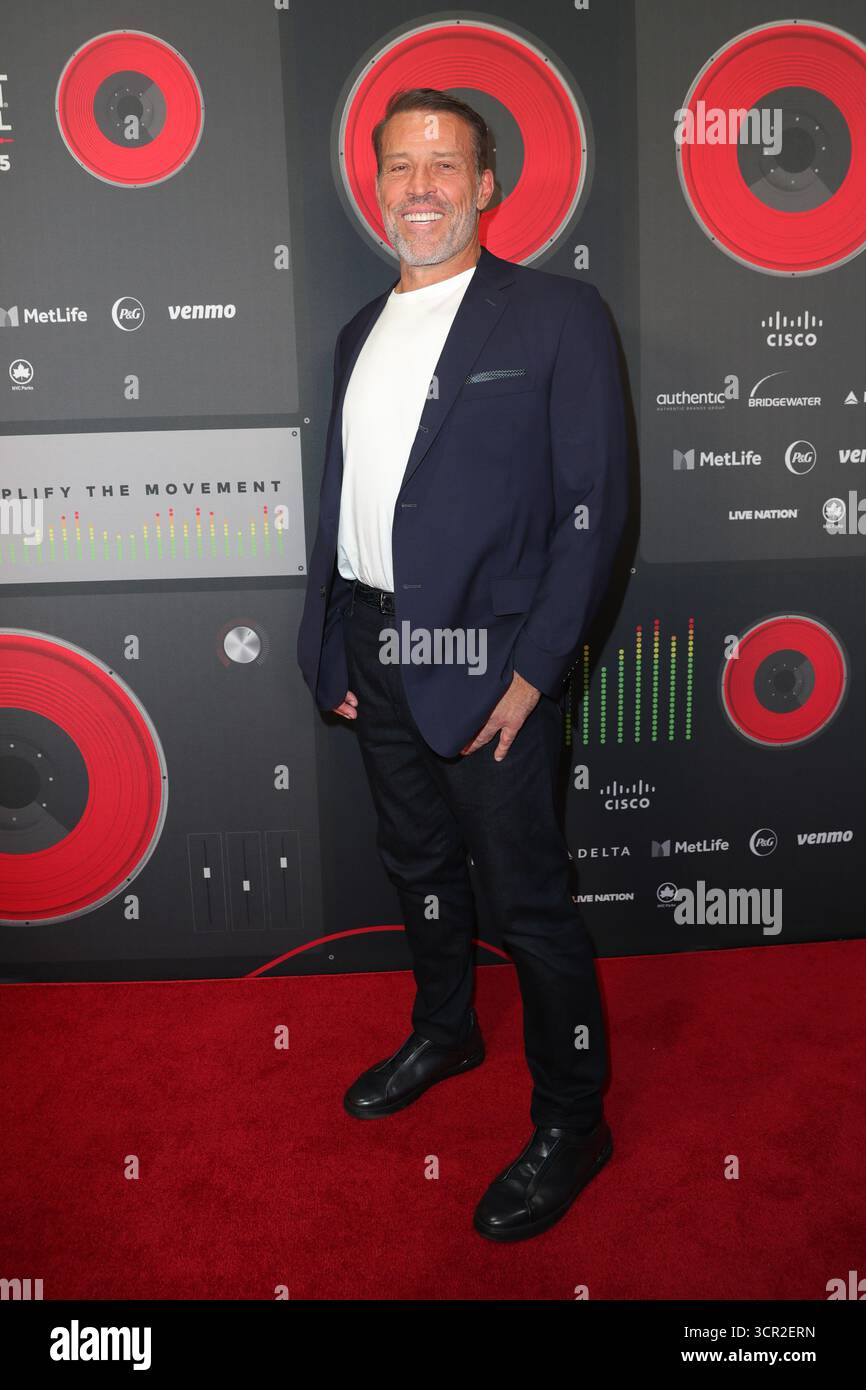 New York, Stati Uniti. 27 settembre 2025. Tony Robbins partecipa al Global Citizen Festival 2025 al Central Park Great Lawn di New York City, Stati Uniti, il 27 settembre 2025. (Foto: Giada Papini Rampelotto/EuropaNewswire) (foto di Luiz Rampelotto/NurPhoto) credito: NurPhoto SRL/Alamy Live News Foto Stock