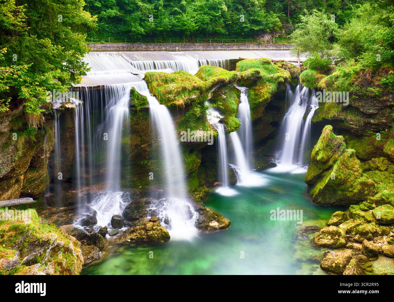 Cascata a cascata nel paesaggio naturale austriaco Foto Stock