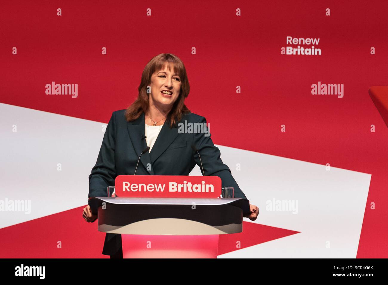 Liverpool, Regno Unito. 29 settembre 2025. Rachel Reeves MP, Cancelliere dello Scacchiere si rivolge alla Conferenza annuale del Partito del lavoro 2025 giorno 2 presso l'ACC, Liverpool, Regno Unito, 29 settembre 2025 (foto di Mark Cosgrove/News Images) a Liverpool, Regno Unito, il 29/9/2025. (Foto di Mark Cosgrove/News Images/Sipa USA) credito: SIPA USA/Alamy Live News Foto Stock