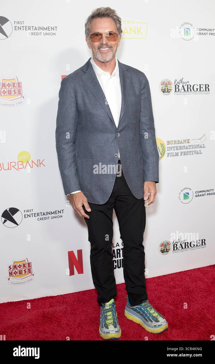 Tim Daly bei der Burbank International Film Festival Gala 2025 zu Ehren von Quentin Tarantino im Marriott Convention Center. Burbank, 28.09.2025 anni Foto Stock