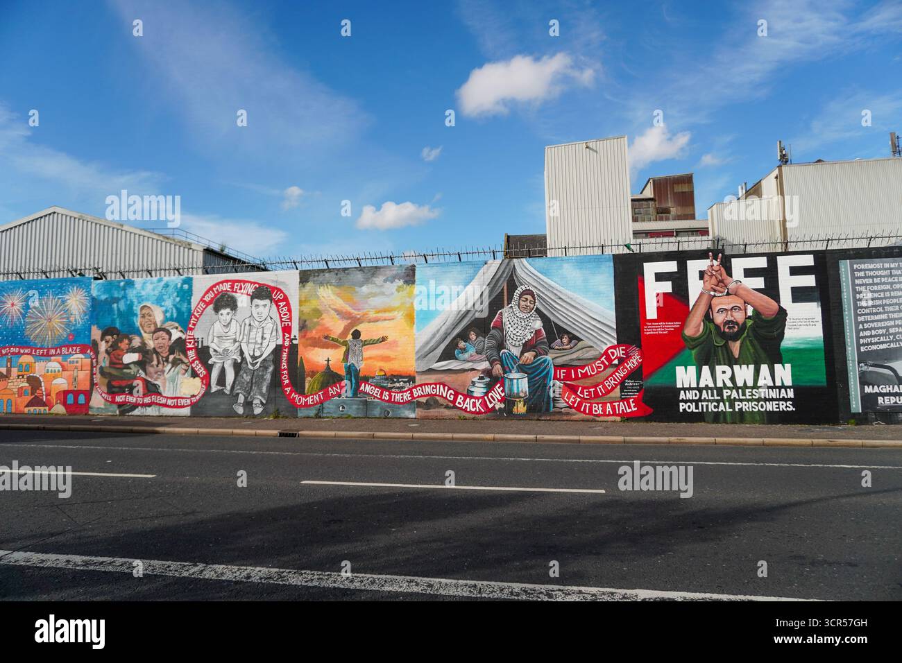 Belfast, Regno Unito 29/09/2025 le immagini mostrano un murale recentemente inaugurato del leader palestinese Marwan Barghouti sul muro internazionale, Divis Street, West Belfast. Il figlio di Barghouti, Arab, ha partecipato all'inaugurazione, richiamando l'attenzione sulla campagna in corso per il rilascio di suo padre Belfast, Irlanda del Nord, credito:HeadlineX/Alamy Live News Foto Stock