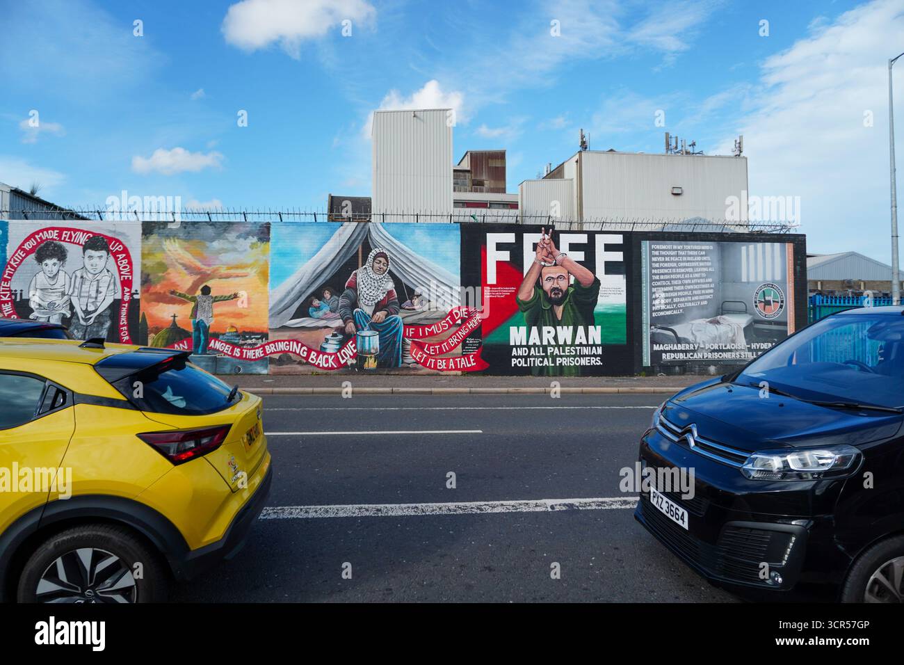 Belfast, Regno Unito 29/09/2025 le immagini mostrano un murale recentemente inaugurato del leader palestinese Marwan Barghouti sul muro internazionale, Divis Street, West Belfast. Il figlio di Barghouti, Arab, ha partecipato all'inaugurazione, richiamando l'attenzione sulla campagna in corso per il rilascio di suo padre Belfast, Irlanda del Nord, credito:HeadlineX/Alamy Live News Foto Stock