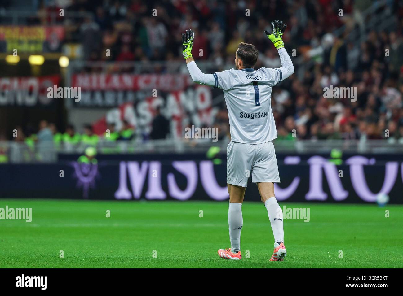 Milano, Italia. 28 settembre 2025. Alex Meret della SSC Napoli festeggia durante la partita di serie A 2025/26 tra AC Milan e SSC Napoli allo Stadio San Siro crediti: dpa/Alamy Live News Foto Stock