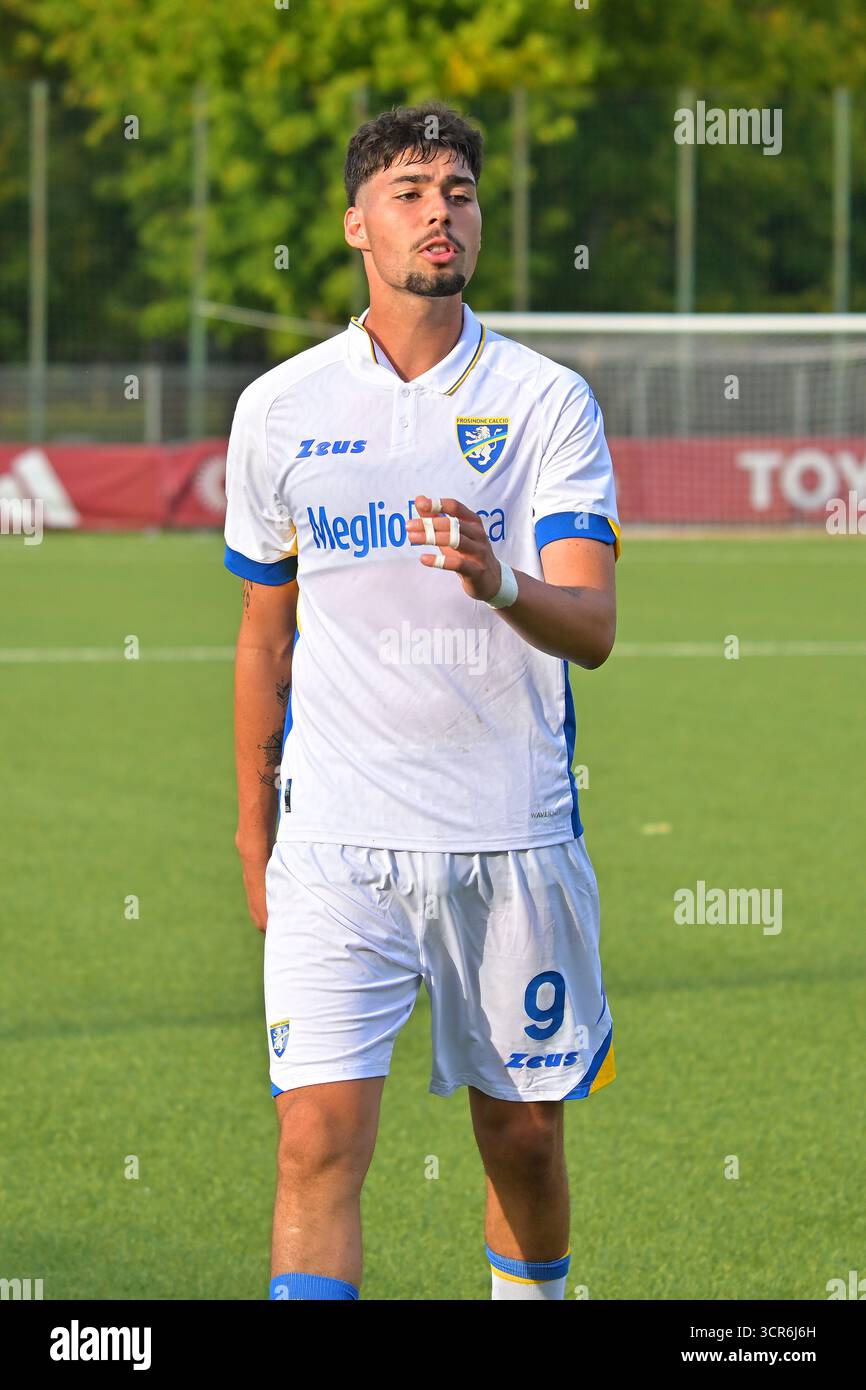 Roma, Italia. 29 settembre 2025. Alejandro Gabriel Cichero (Frosinone calcio) durante la partita del Campionato Italiano Primavera 1 tra Roma e Frosinone al Centro Fulvio Bernardini il 29 settembre 2025 a Trigoria - Roma, Italia crediti: Roberto Bettacchi Photography/Alamy Live News Foto Stock