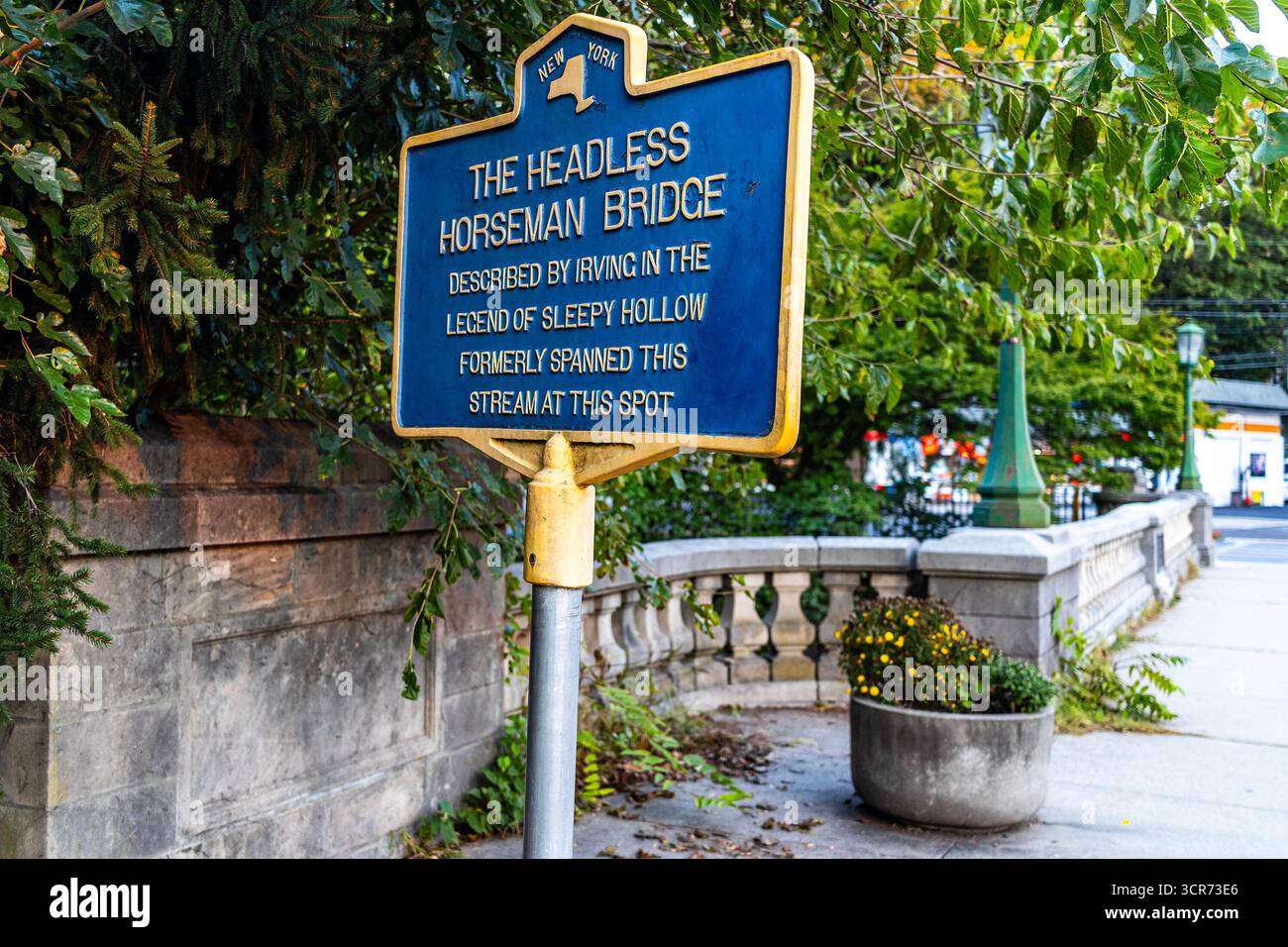 Il Headless Horseman Bridge di Sleepy Hollow, New York, è apparso in "The Legend of Sleepy Hollow" di Washington Irving, segno storico o targa Foto Stock