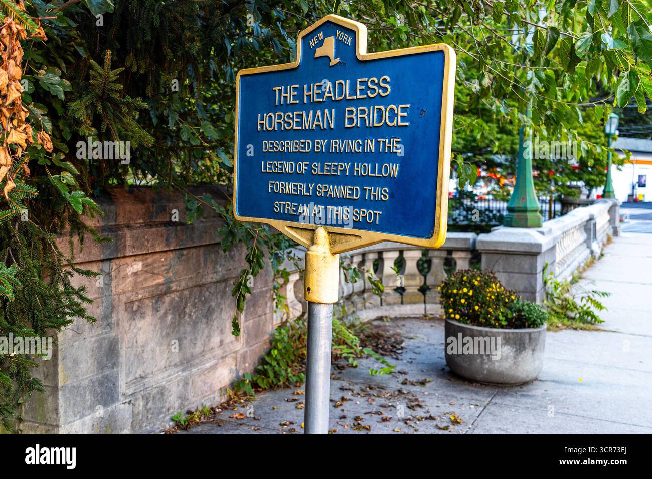 Il Headless Horseman Bridge di Sleepy Hollow, New York, è apparso in "The Legend of Sleepy Hollow" di Washington Irving, segno storico o targa Foto Stock