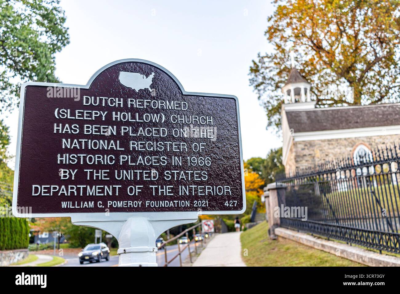 La Old Dutch Church of Sleepy Hollow, New York, fondata nel 1685, è apparsa in primo piano in "The Legend of Sleepy Hollow" di Washington Irving. Foto Stock