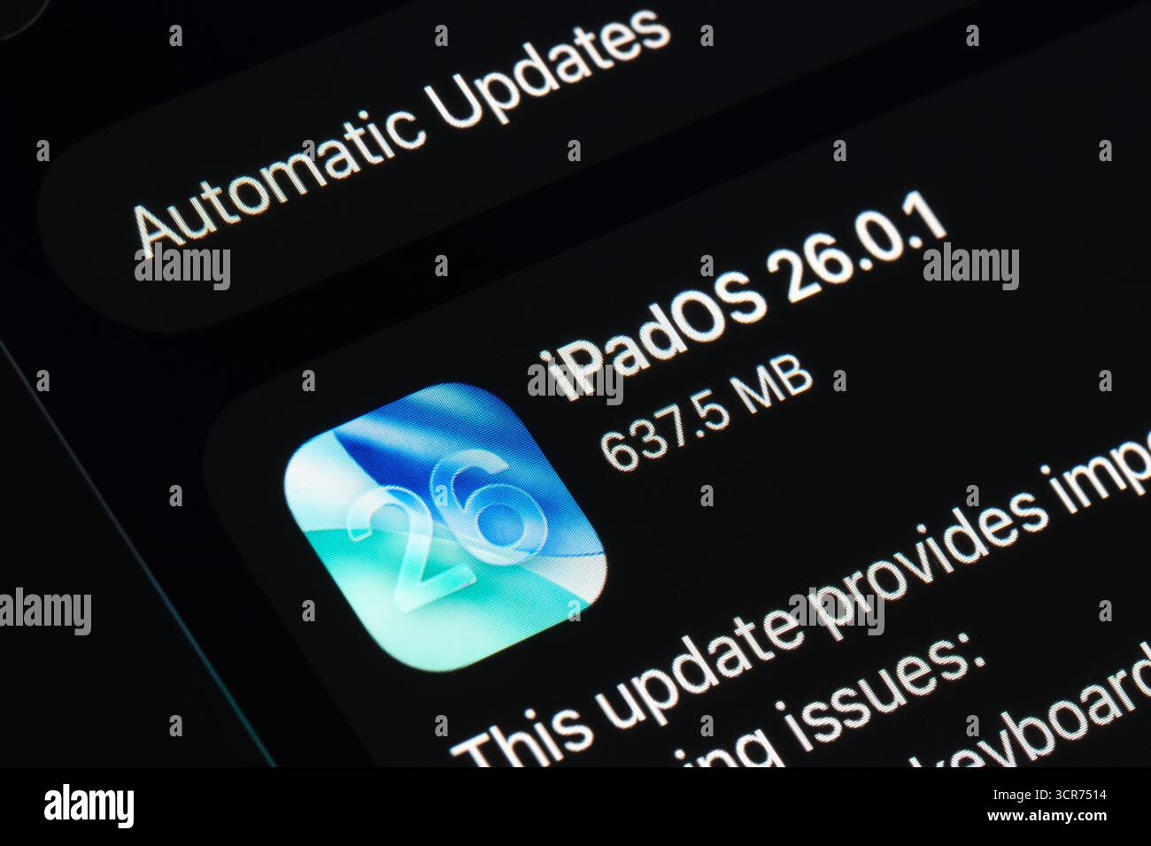 L'elenco della schermata aggiornamento iPadOS 26.0.1 acquisito su iPad, l'aspetto Apple Liquid Glass in iOS 26 evidenzia l'interfaccia utente e la tipografia aggiornate. Stafford, Regno Unito Foto Stock
